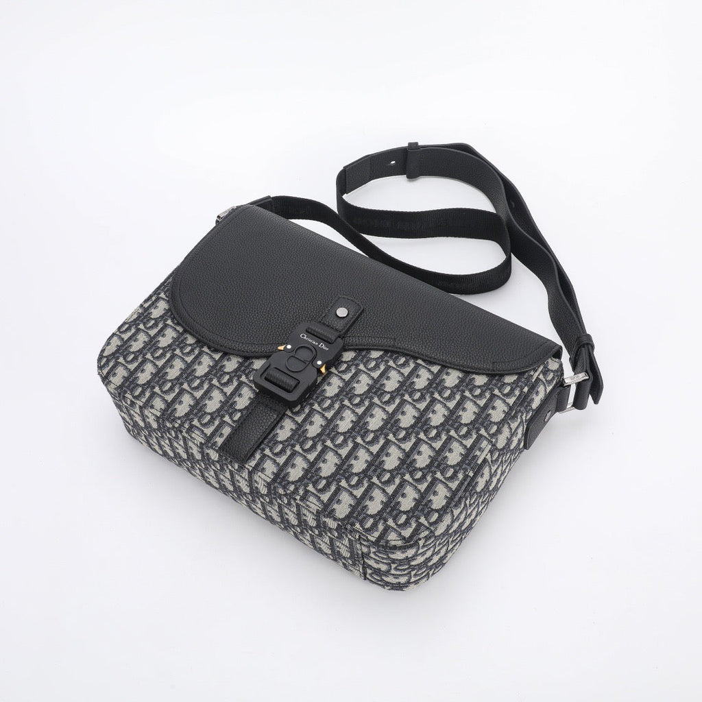 DIO Saddle Messenger Bag