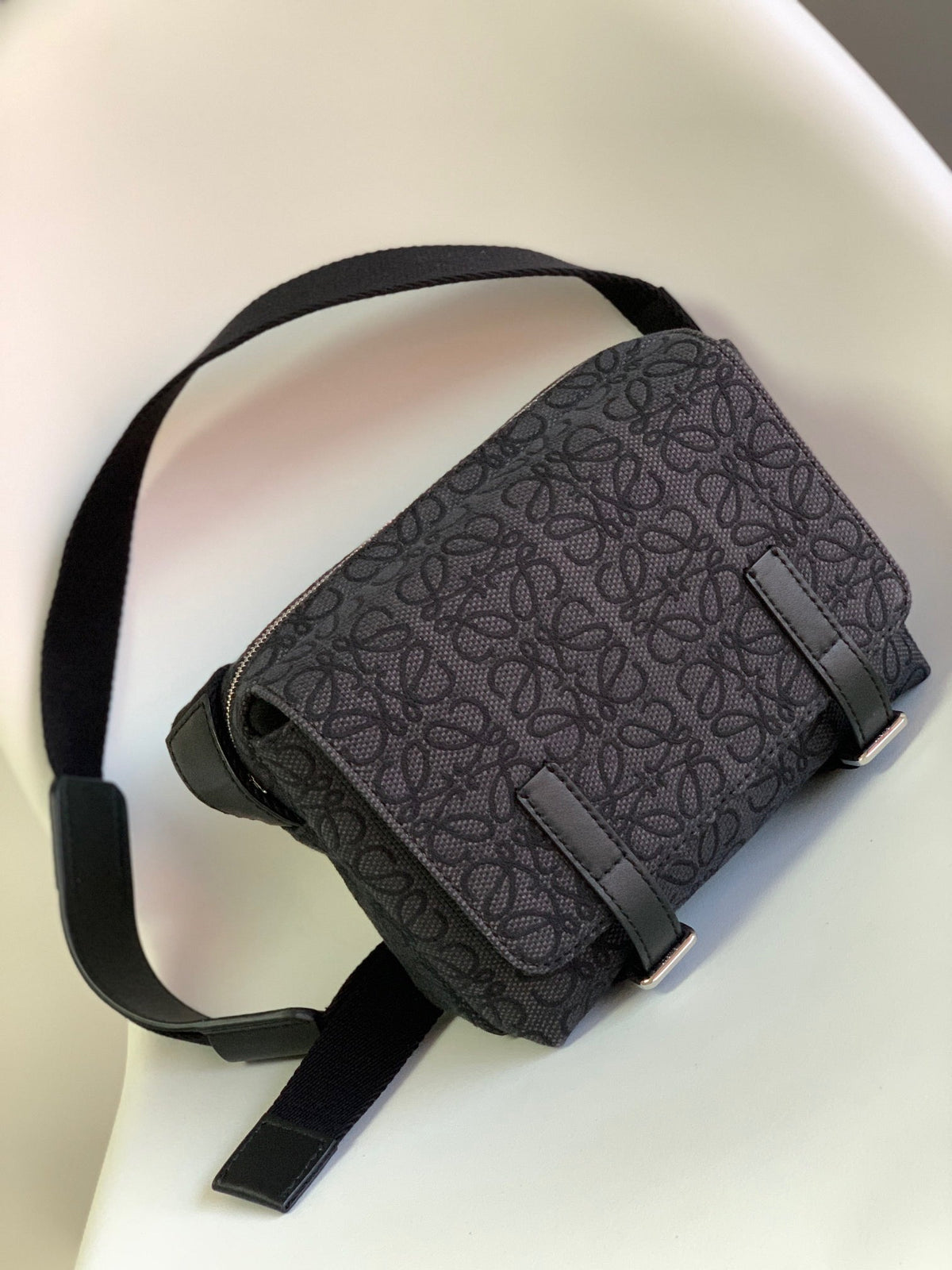 LO Messenger Bag