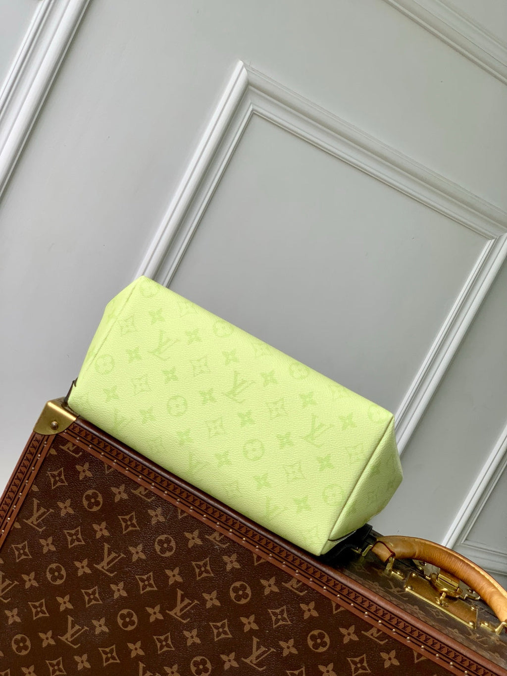 DISCOVERY SLIM BACKPACK 38 IN LEMON YELLOW MONOGRAM ECLIPSE REVERSE CALFSKIN