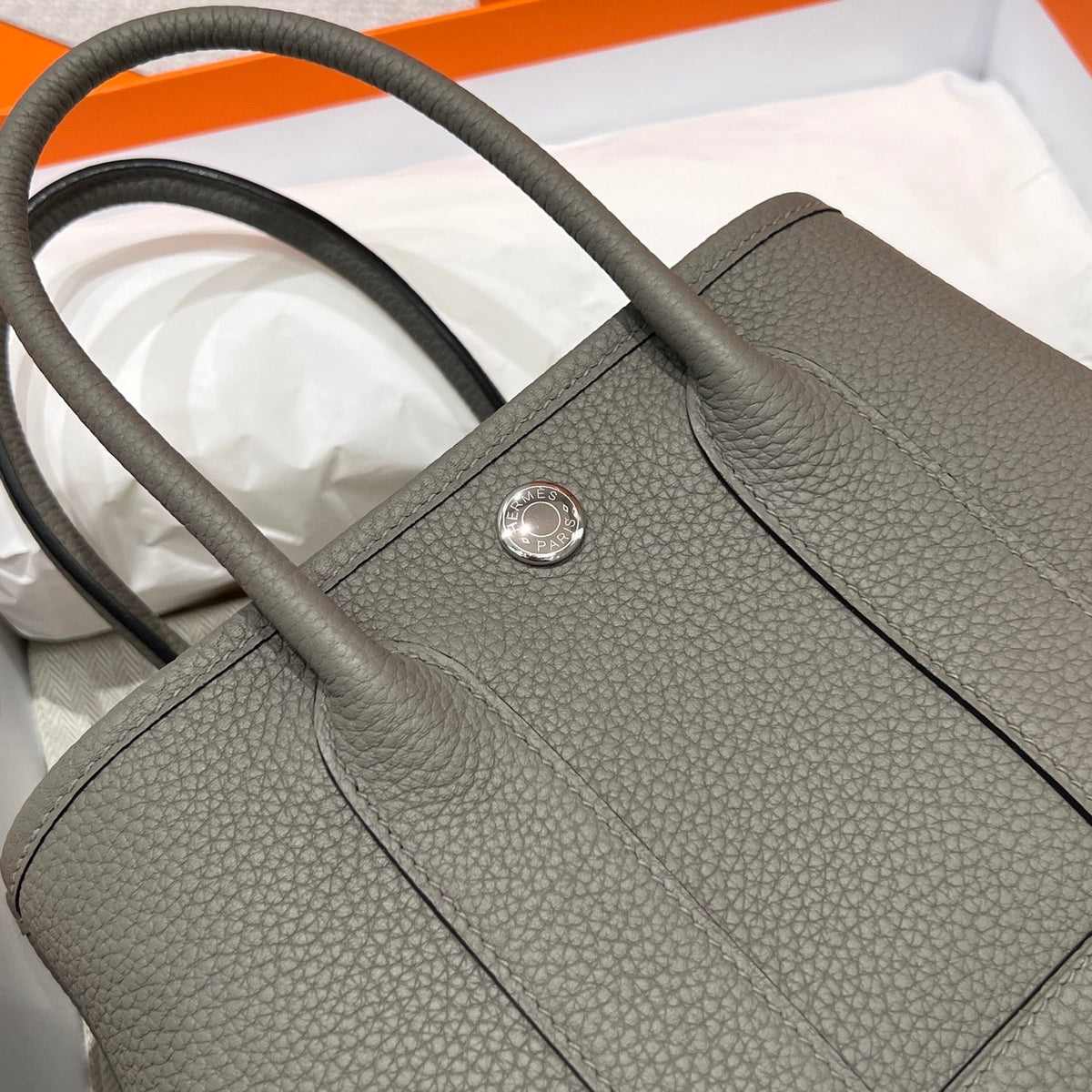 GARDEN PARTY 23CM IN GREY CALFSKIN