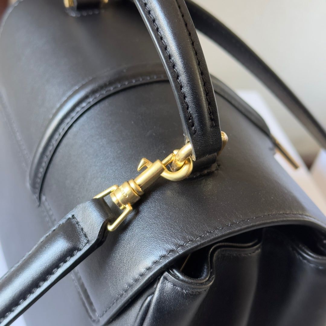 CLASSIQUE BAG 17 IN BLACK CALFSKIN GOLD HARDWARE