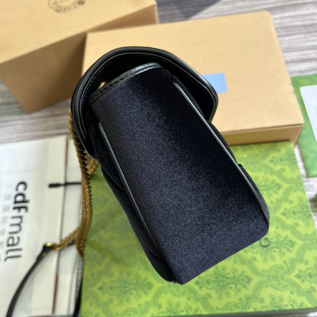 GG MARMONT MEDIUM 26 BAG IN BLACK VELVET