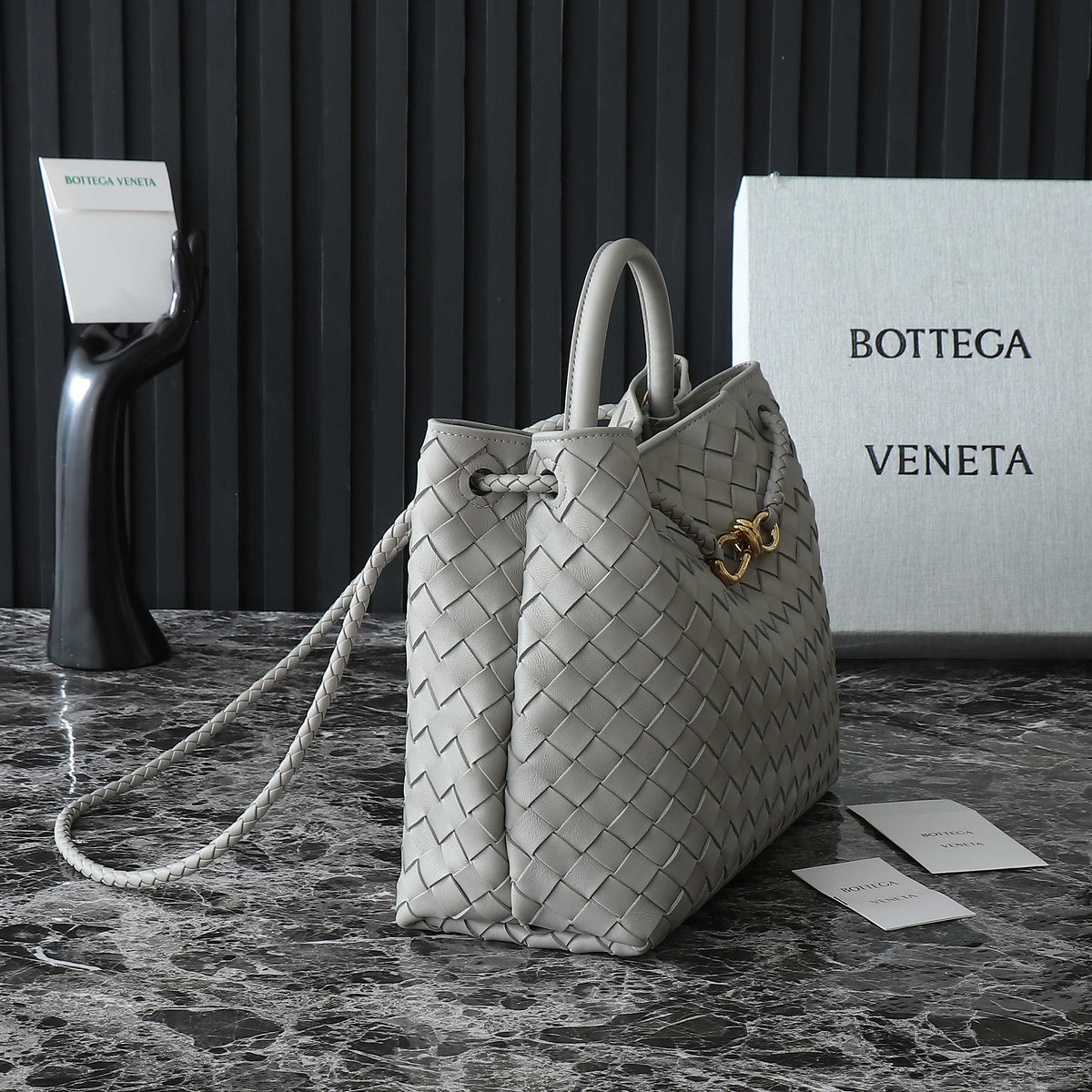 BV MEDIUM ANDIAMO 32CM GREY LAMBSKIN