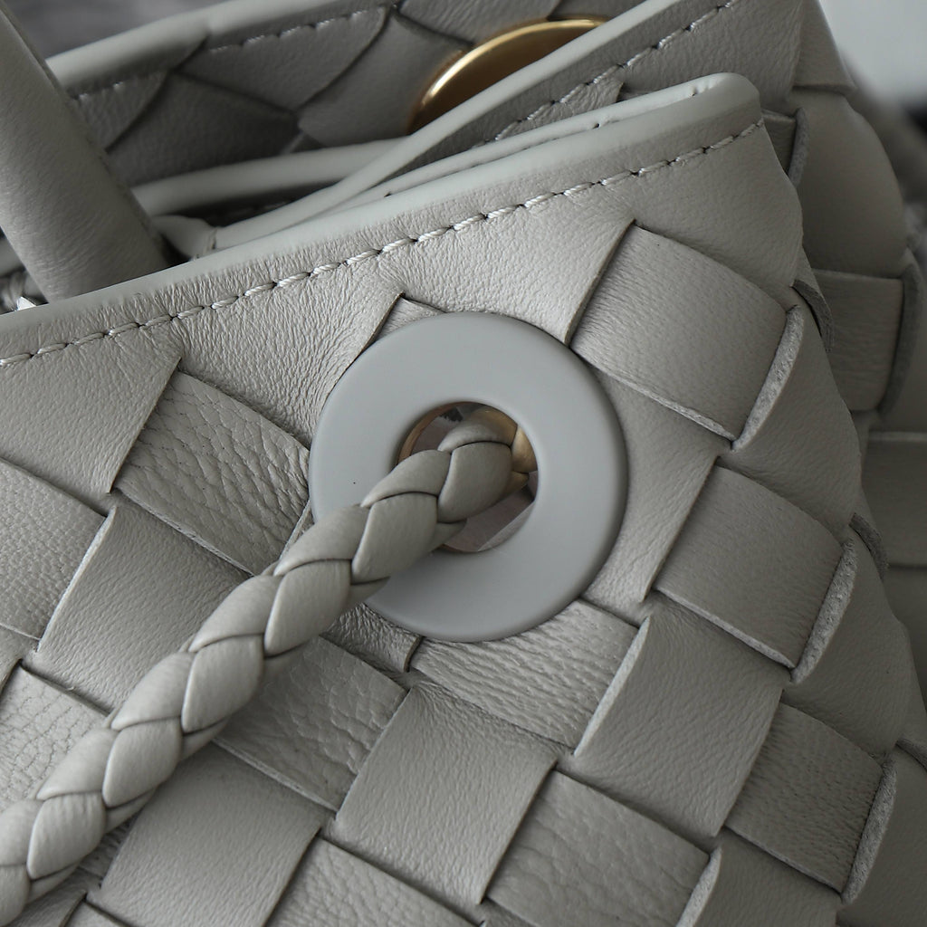 BV MEDIUM ANDIAMO 32CM GREY LAMBSKIN