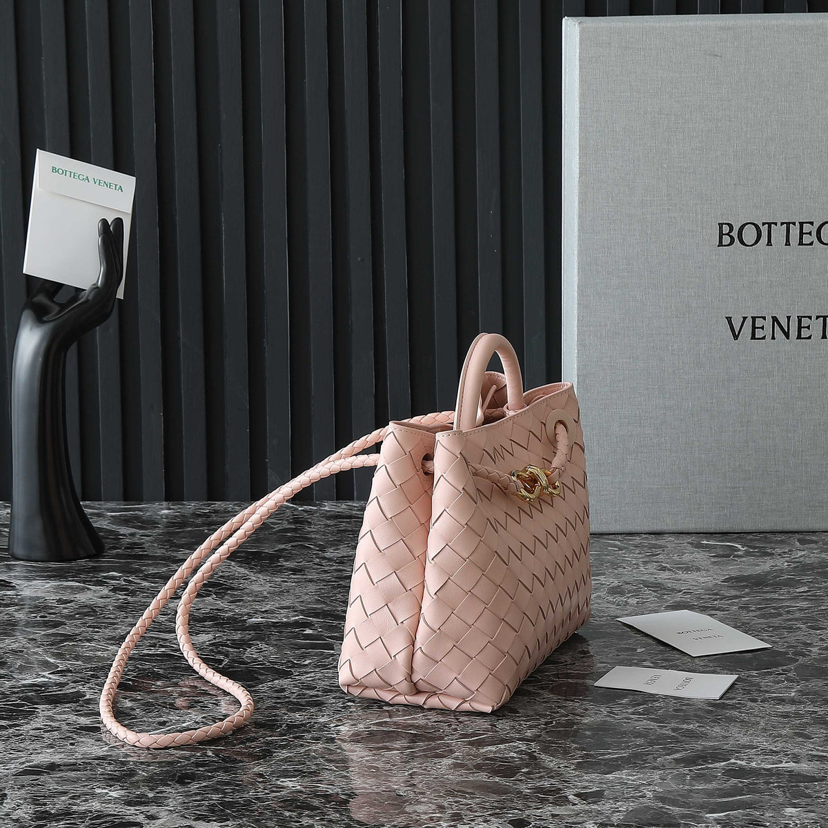 SMALL ANDIAMO 25 IN LIGHT PINK LAMBSKIN