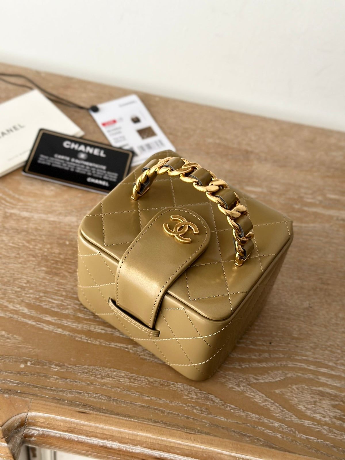 MINI VINTAGE COSMETIC BAG 11 IN CAPE PALLISER SHINY CALFSKIN GOLD HARDWARE