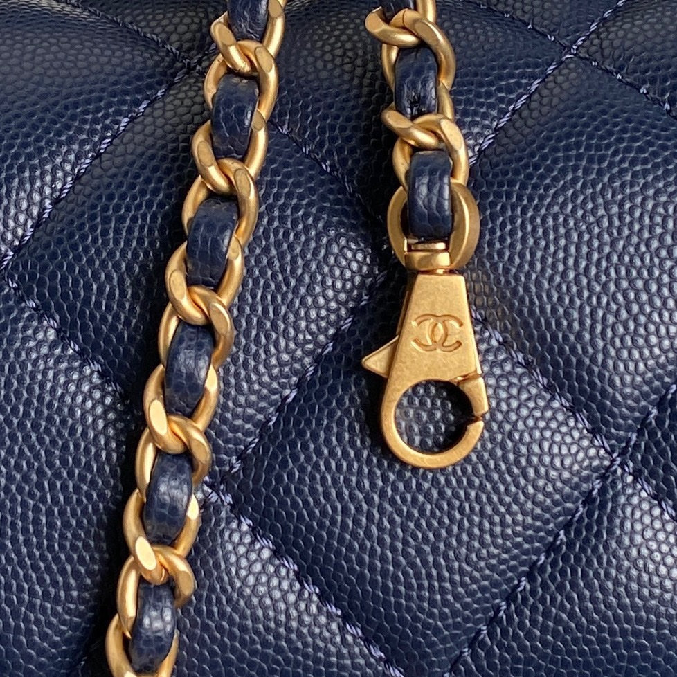 RETRO STYLE FLAP BAG 19 IN NAVY BLUE GRAINED CALFSKIN GOLD HARDWARE
