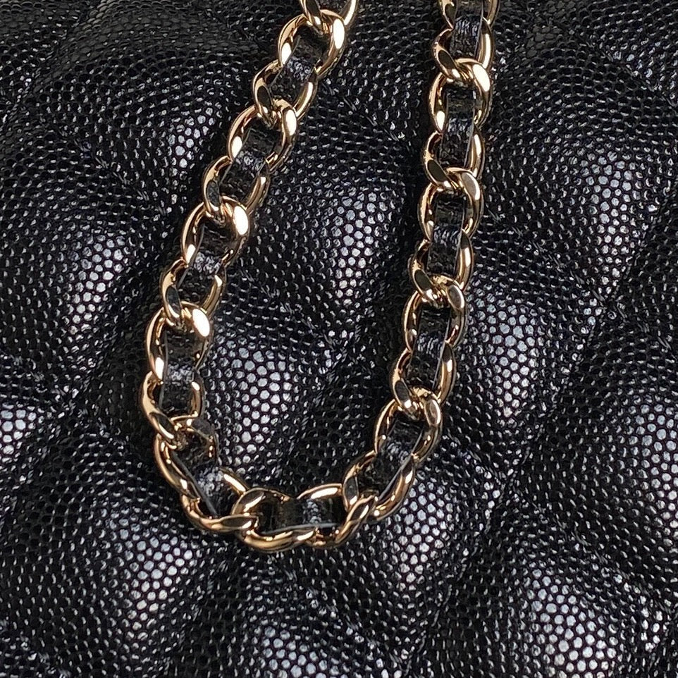 25C FLAP BAG 18 IN BLACK SHINY GRAINED CALFSKIN GOLD HARDWARE