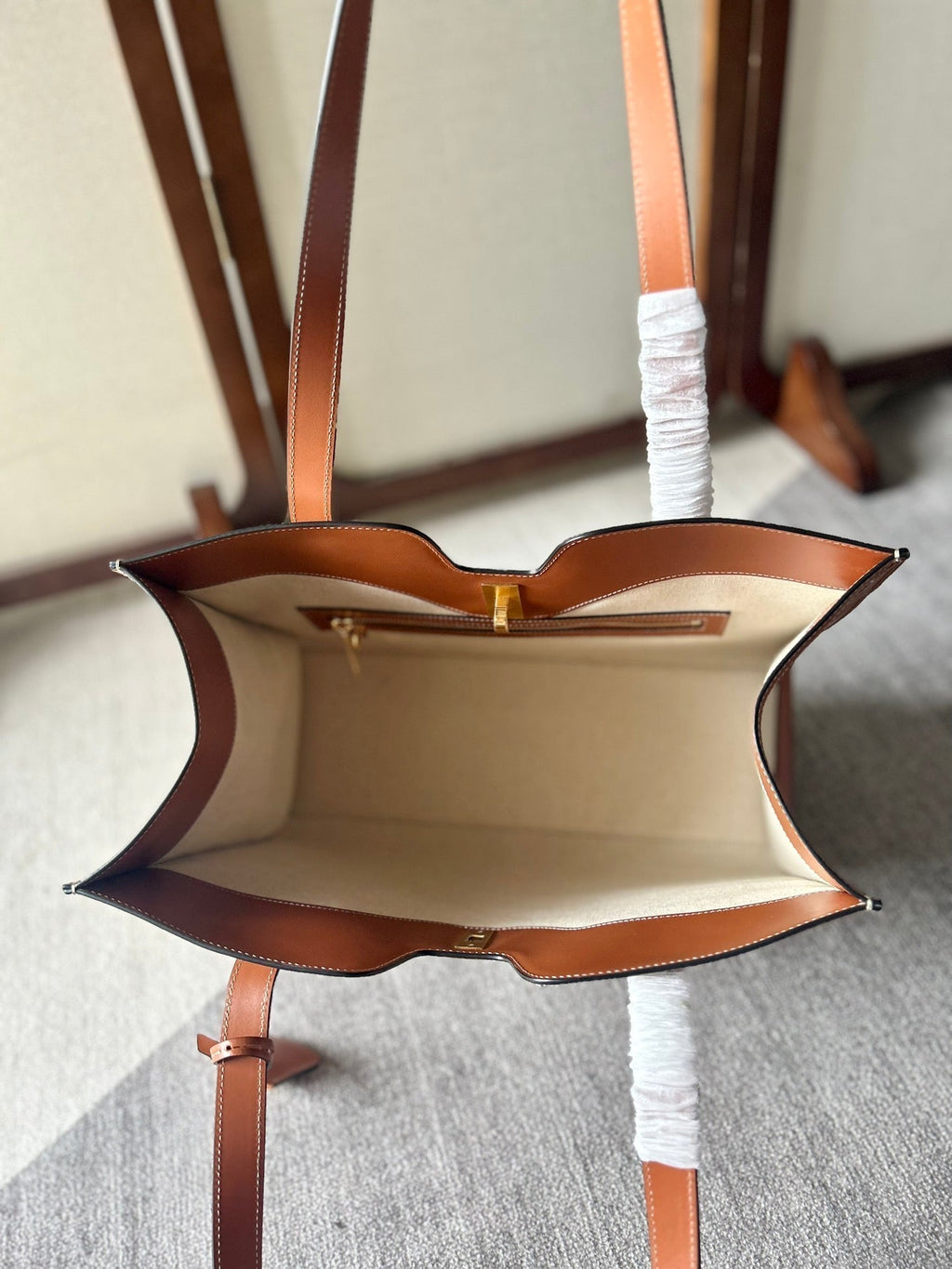 CABAS 37 IN WHITE CANVAS AND BRONZE BROWN CALFSKIN TRIM GOLD LOCK