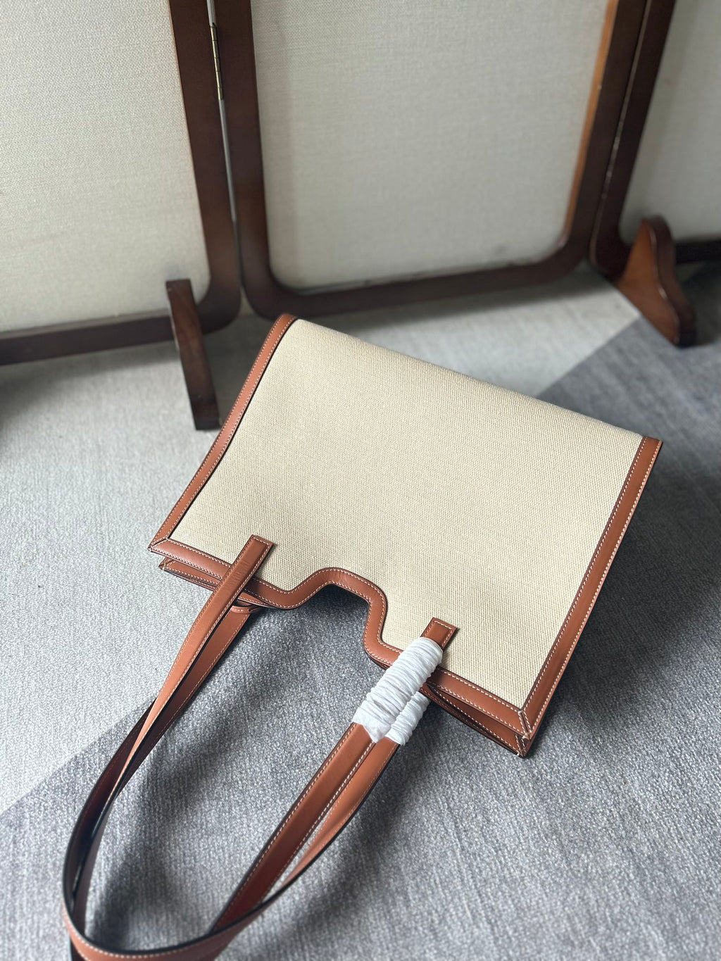 CABAS 37 IN WHITE CANVAS AND BRONZE BROWN CALFSKIN TRIM GOLD LOCK