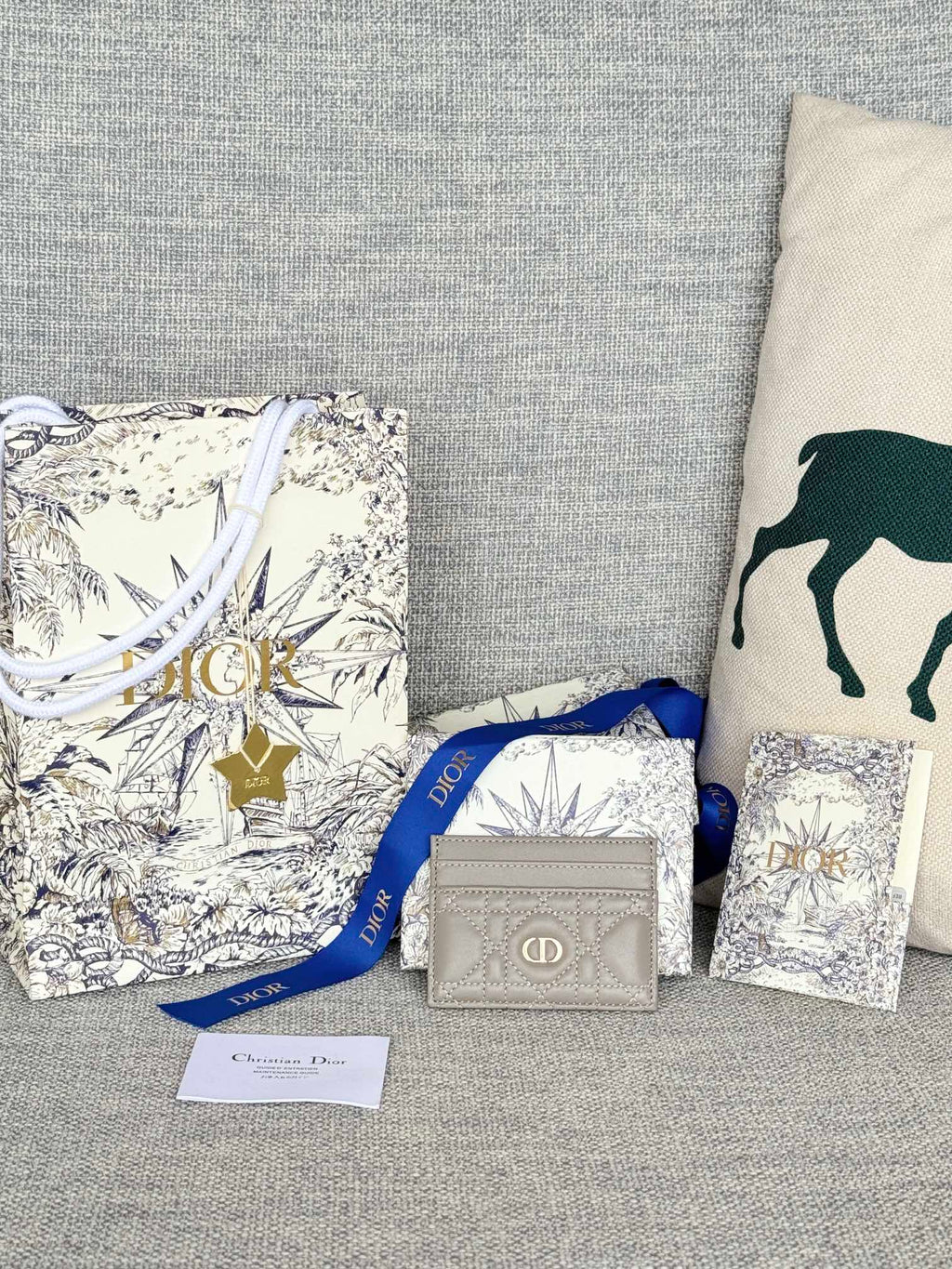 CARO FREESIA CARD HOLDER 10 IN LIGHT GREY CANNAGE CALFSKIN