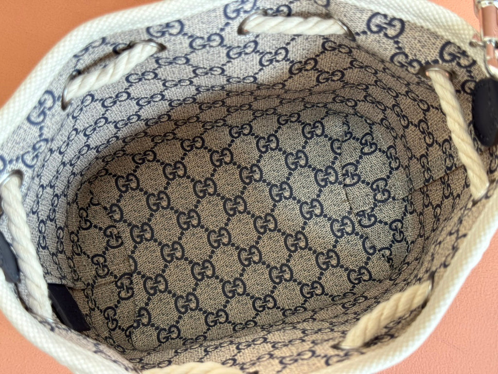 SMALL DRAWSTRING SHOULDER BAG 21 IN WHITE CANVAS DARK BLUE CALFSKIN