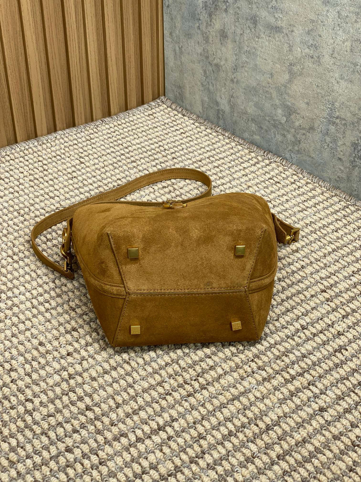 LE 37 SMALL BUCKET BAG 20 IN BROWN SUEDE GOLD HARDWARE
