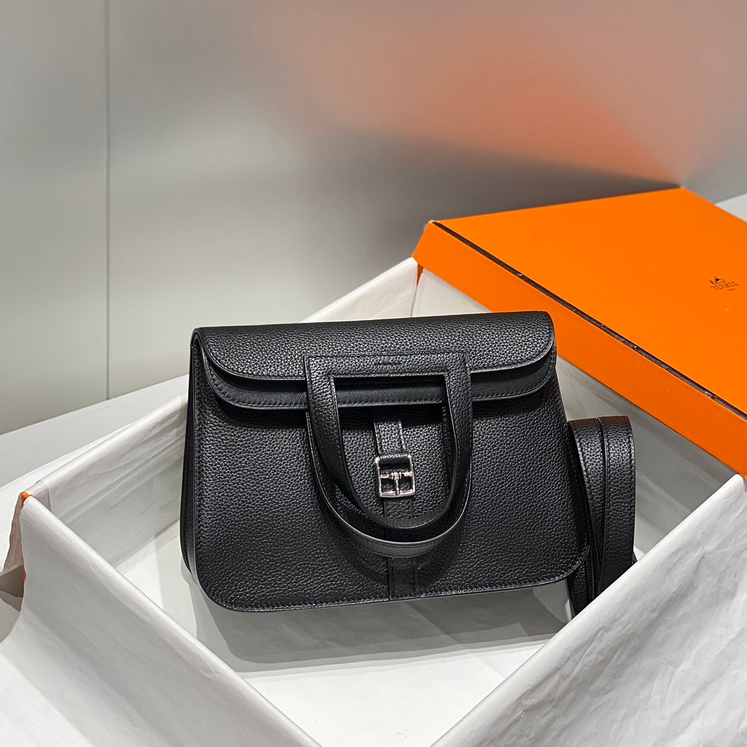 HALZAN 25 HANDLE BAG IN BLACK GRAINED CALFSKIN SILVER HARDWARE