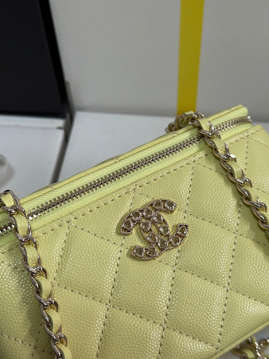 VANITY CASE 17 CRYSTAL STUDDED LOGO IN YELLOW CALFSKIN GOLD HARDWARE