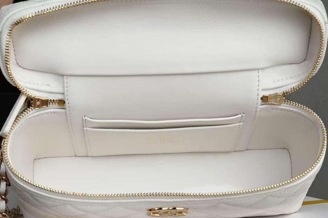 COSMETIC BAG 19 IN WHITE GRAINED CALFSKIN GOLD HARDWARE