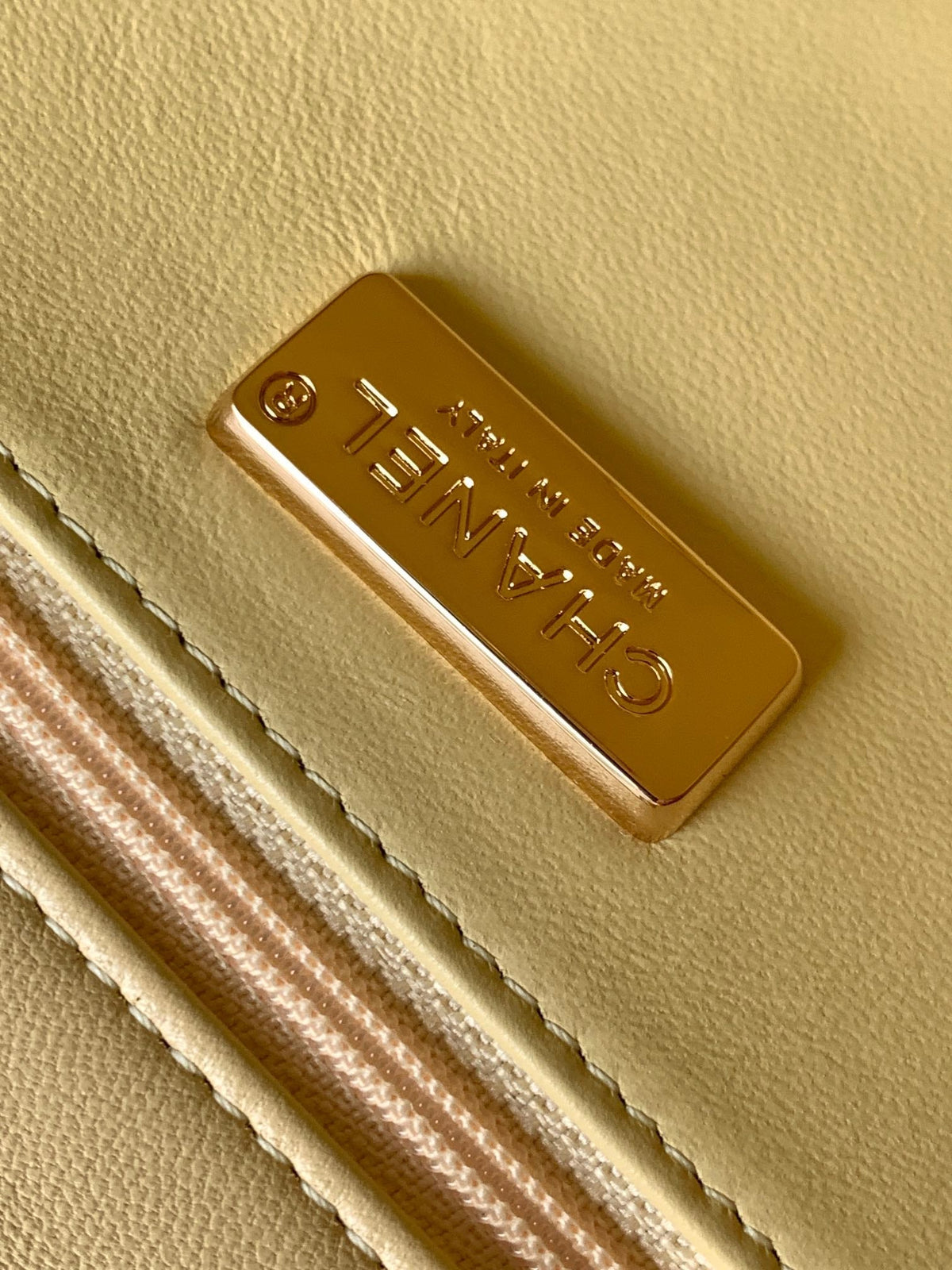 FLAP BAG 20 IN OMBRE ORANGE SEQUINS GOLD HARDWARE