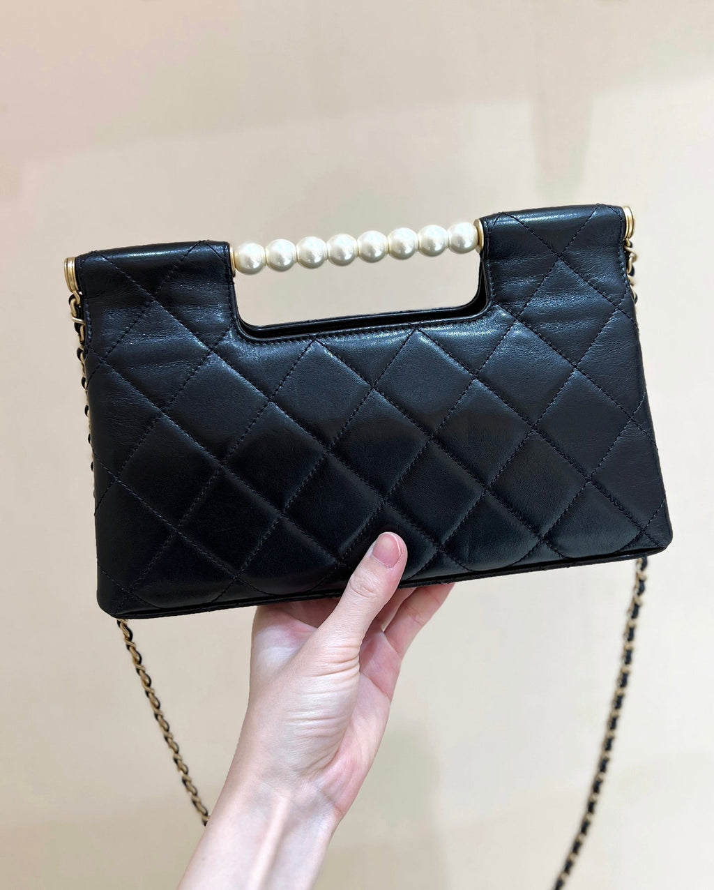 PEARL TOP HANDLE BAG 25 IN BLACK LAMBSKIN GOLD HARDWARE