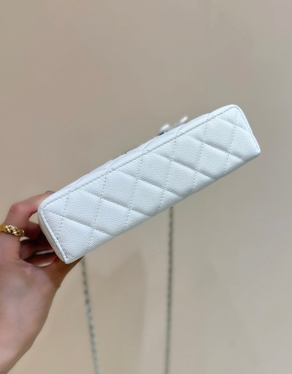 STRASS VANITY QUILTED CASE 19 IN WHITE CALFSKIN WITH GOLD METALLIC