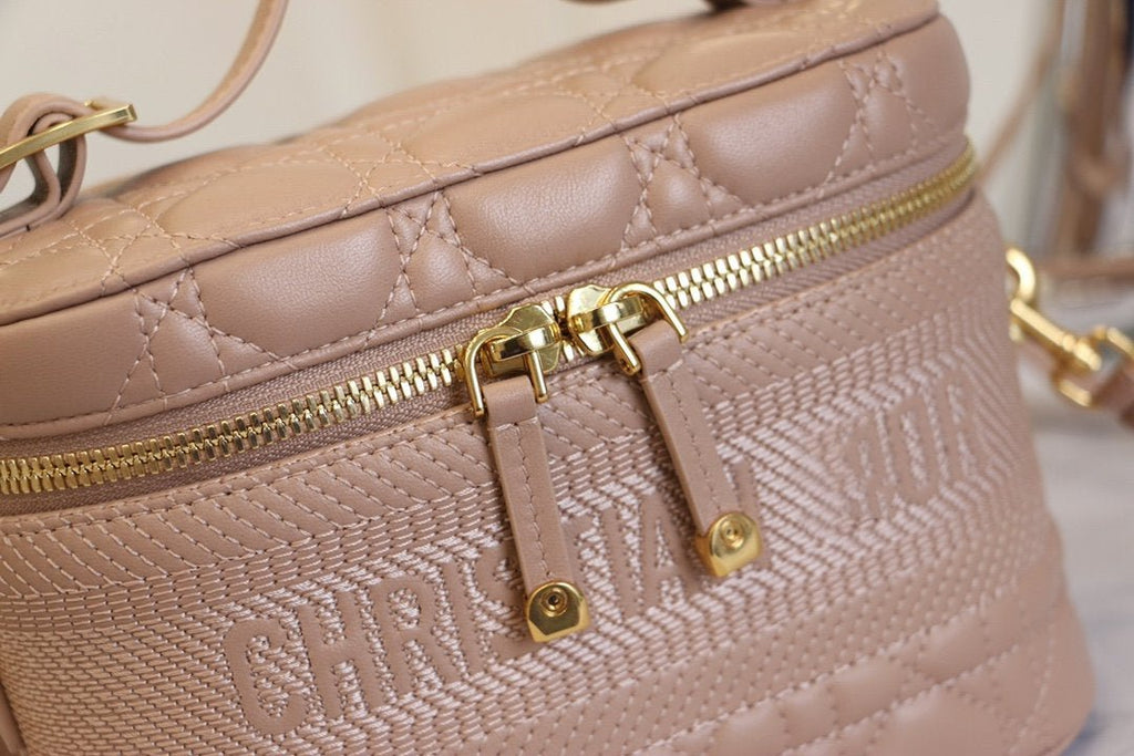 SMALL TRAVEL VANITY CASE BEIGE LAMBSKIN